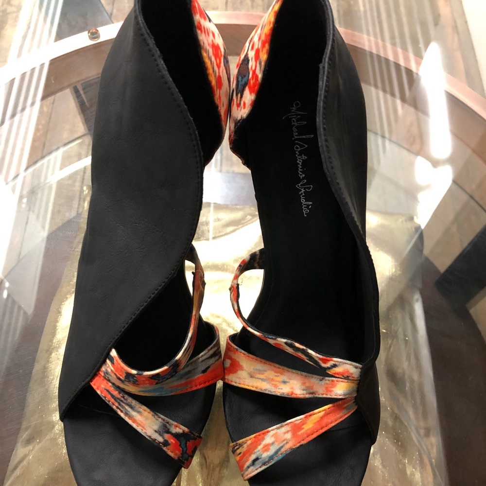 Michael Antonio Studio split heels